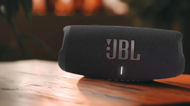JBL Charge 5: A caixa de som perfeita para festas e aventuras radicais