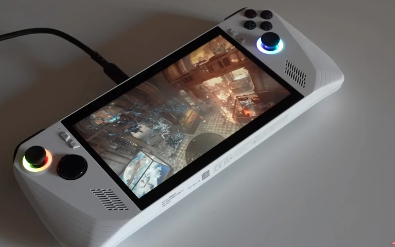 Aus ROG Ally conectado na fonte de energia.