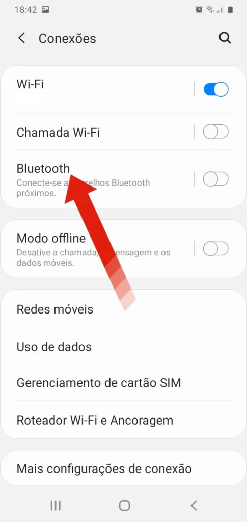 Selecionando a opção Bluetooth no celular.