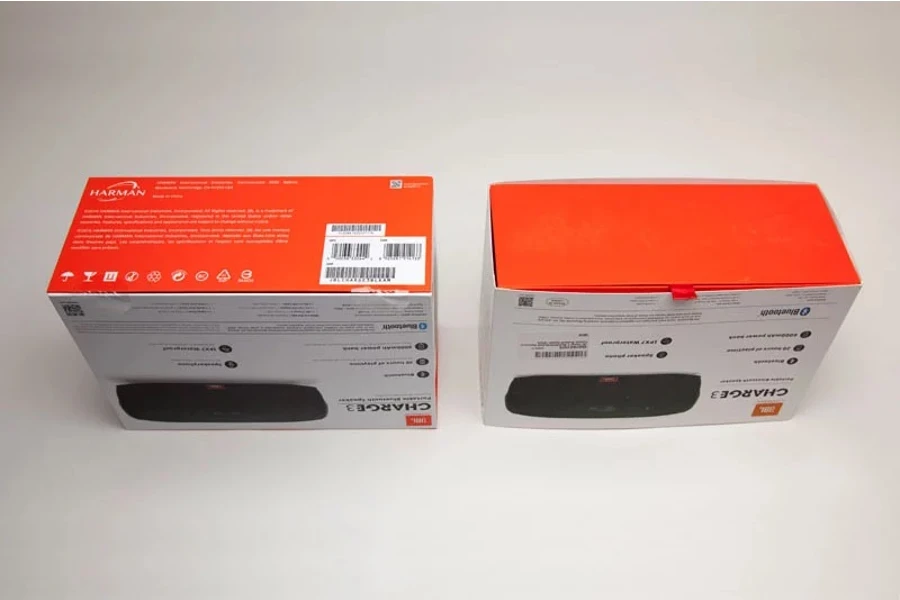 Exemplo de caixa de som JBL original e falsa.