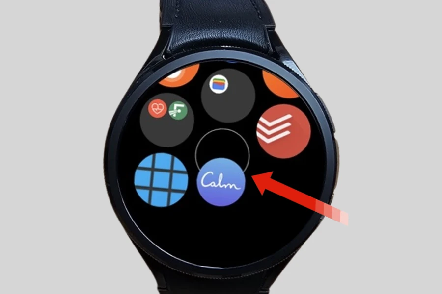 Arrastando um app no Galaxy Watch.