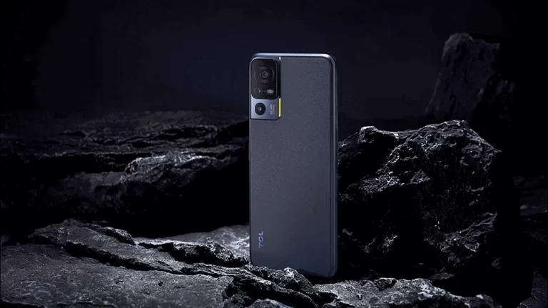 TCL lança celulares série 40 no Brasil com foco em câmera, bateria e preço