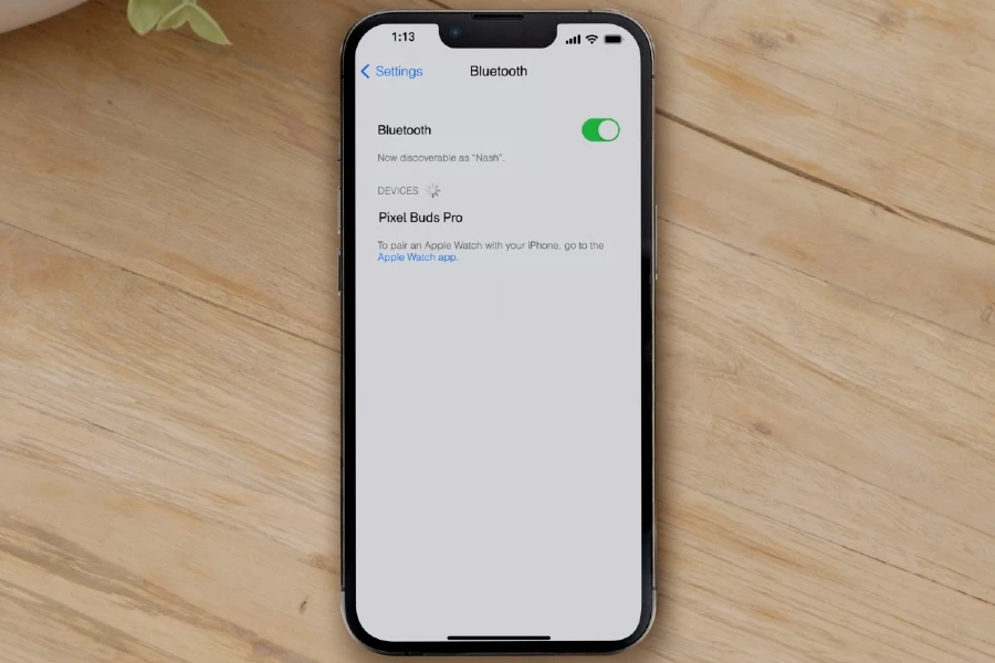 Emparelhando o Pixel Buds no iPhone.